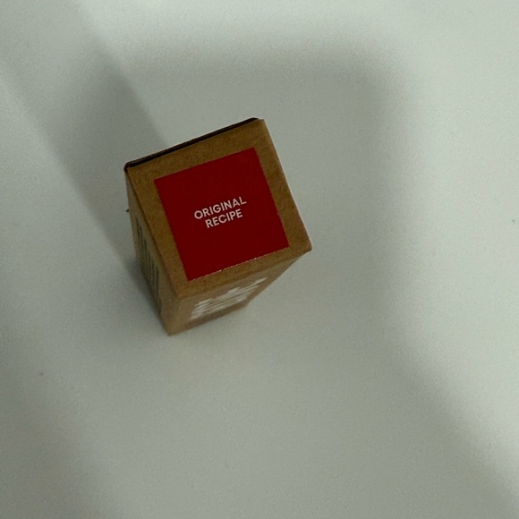 New in box GXVE long wear matte lipstick original recipe - Picture 2 of 2